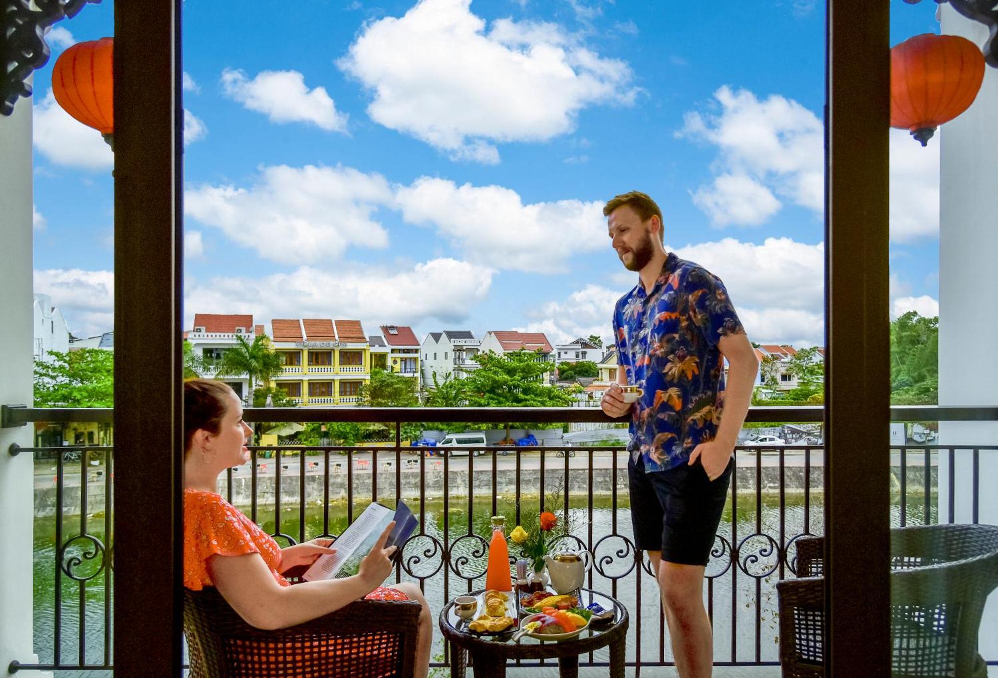 Family Connecting Room Bathroom Balcony River View