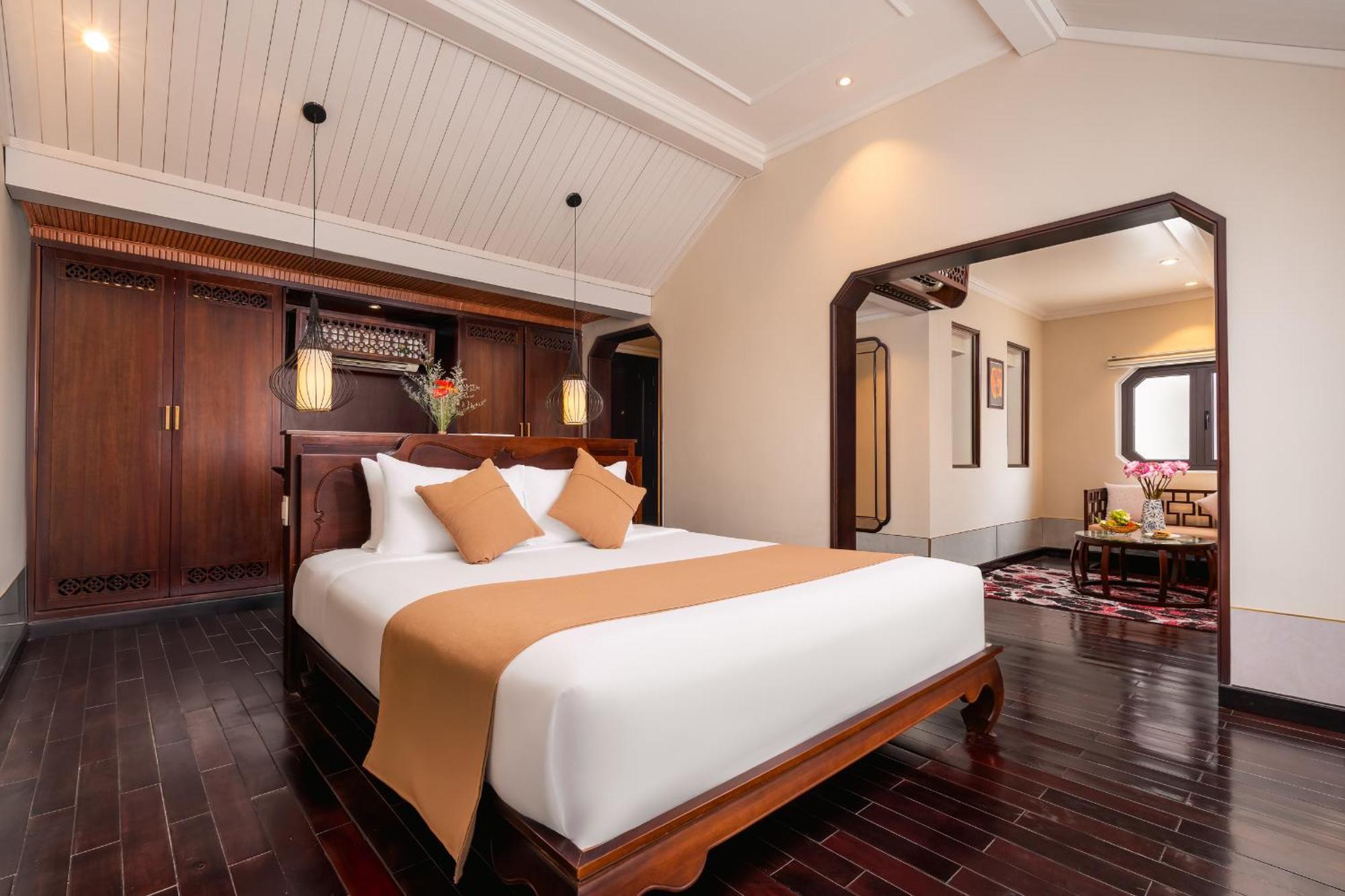 Family Connecting Room Bathroom Balcony River View