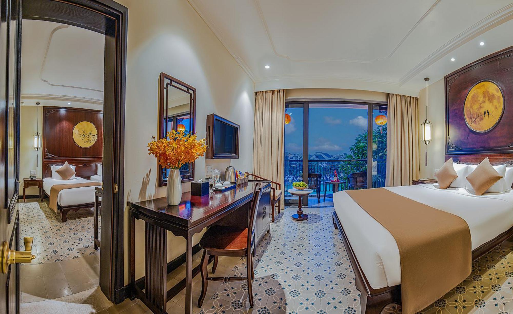 Family Connecting Room Bathroom Balcony River View